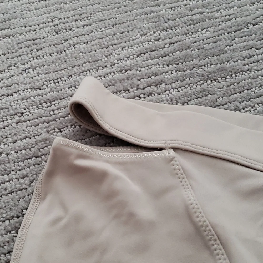 Tights - Picture 2 of 3